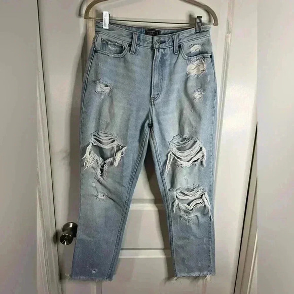 Abercrombie & Fitch Annie High-Rise Girlfriend Light Wash Distressed Jeans 27/4R - Picture 1 of 7